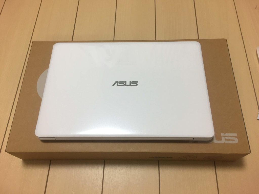 重さ1kg、14時間稼動の3万円台PC「ASUS E203MA」を購入！