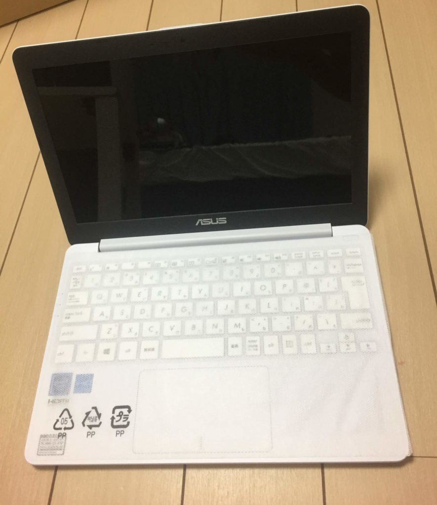 重さ1kg、14時間稼動の3万円台PC「ASUS E203MA」を購入！