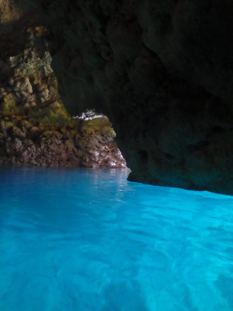 神秘的な沖縄・青の洞窟　シュノーケリングツアーに参加