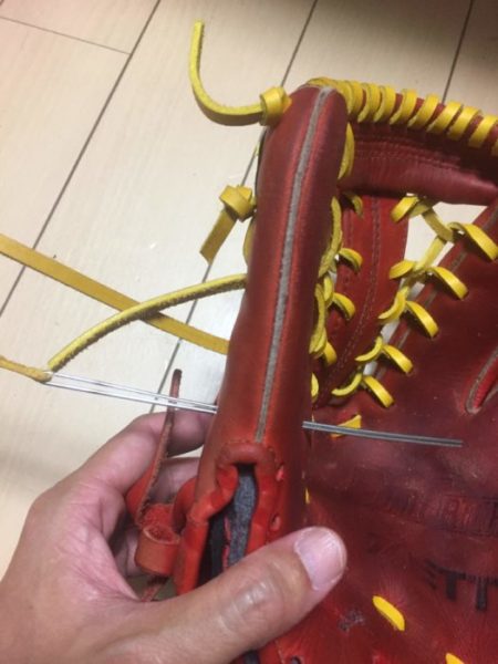 野球グローブの紐交換 上手な結び方④親指と小指の側面編